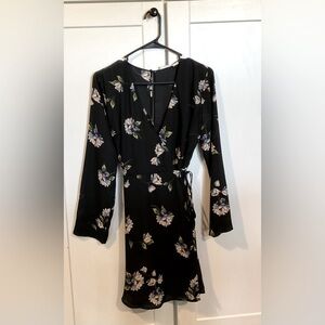 Lush dress, short length with long sleeves